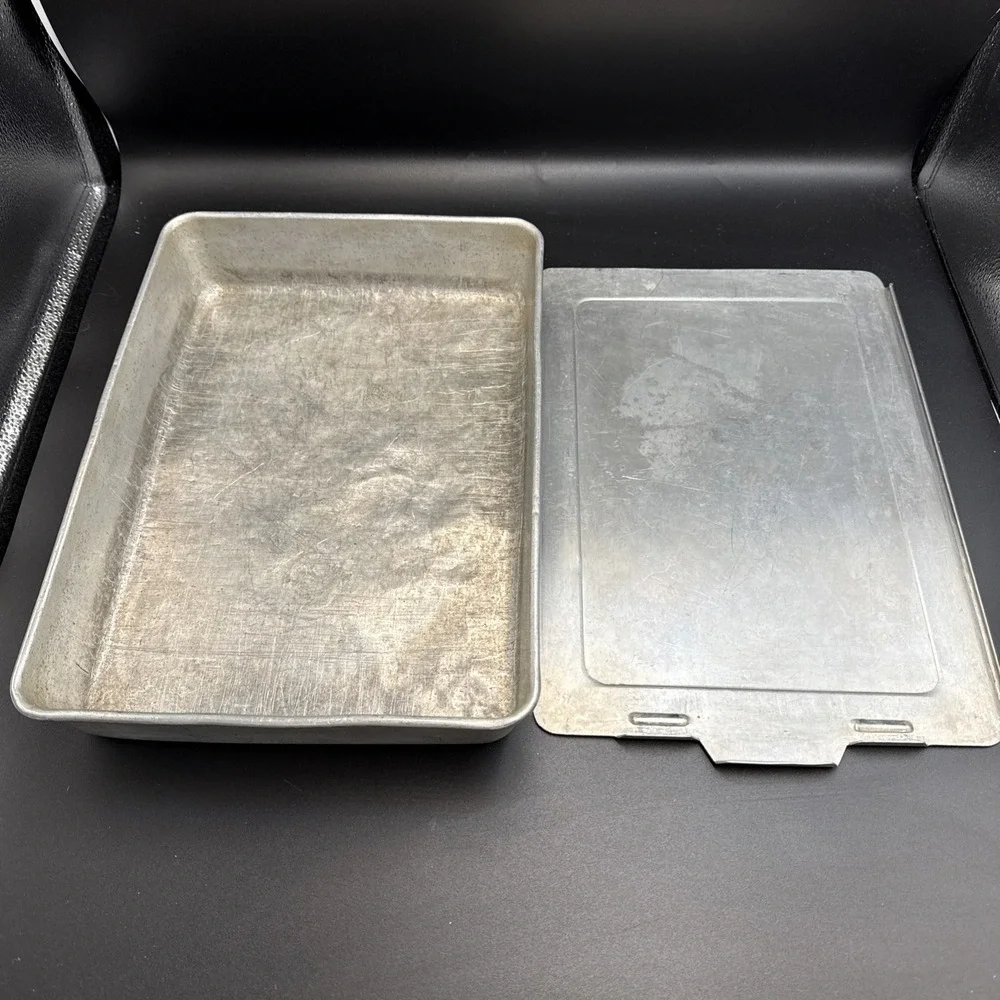Vintage Aluminum 12 3/4 x 9 x 2 1/4 Bakeware Rolled Rim with slide on lid